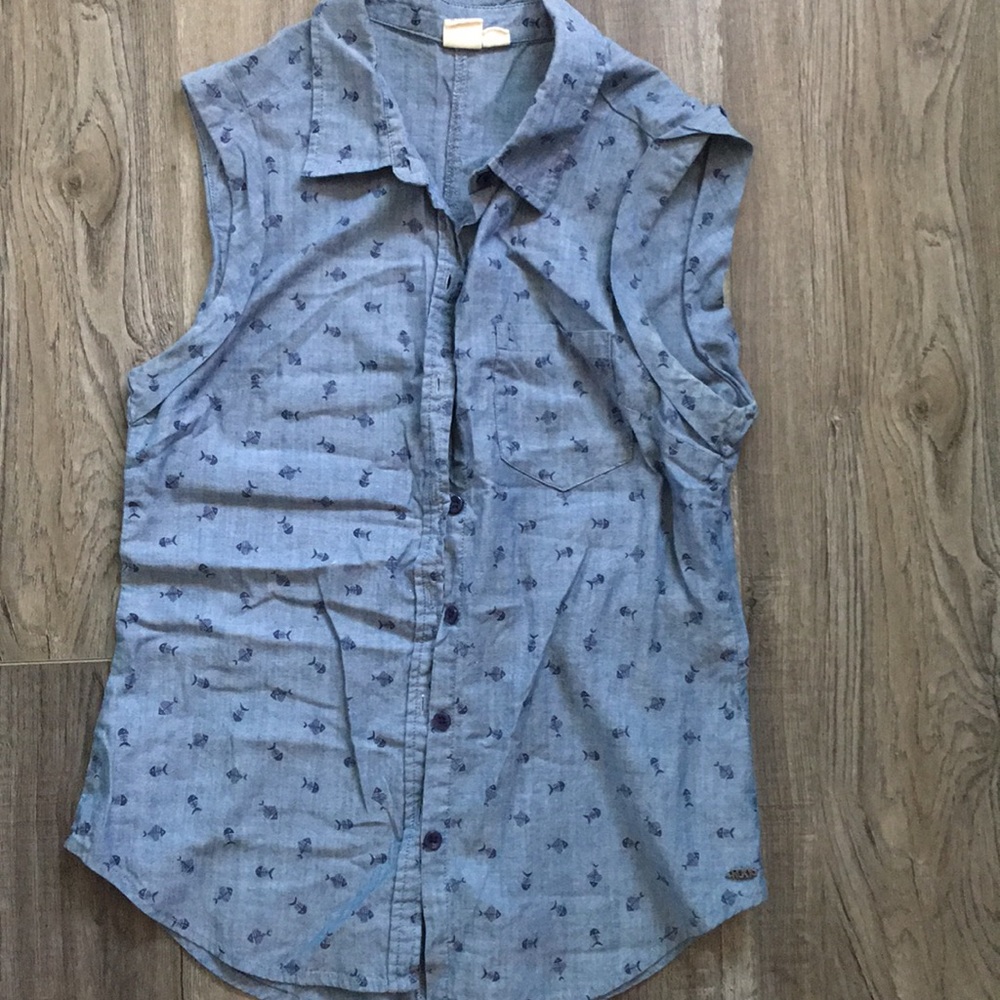 Sleeveless button up